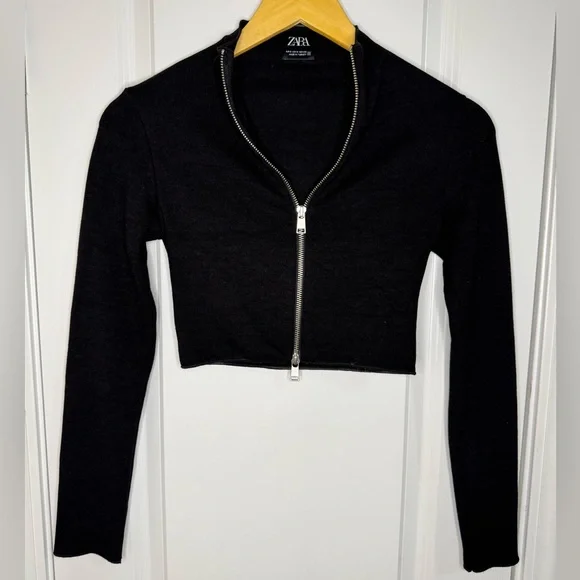 Zara Black Zip-Up Cropped Sweater - SKU 1075 - Picture 2 of 7
